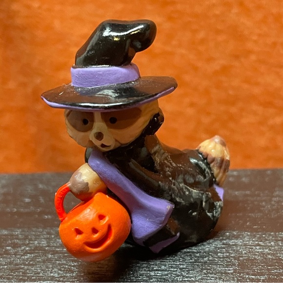 Vintage Hallmark Mini-Figurines (Set 1) - Picture 14 of 15